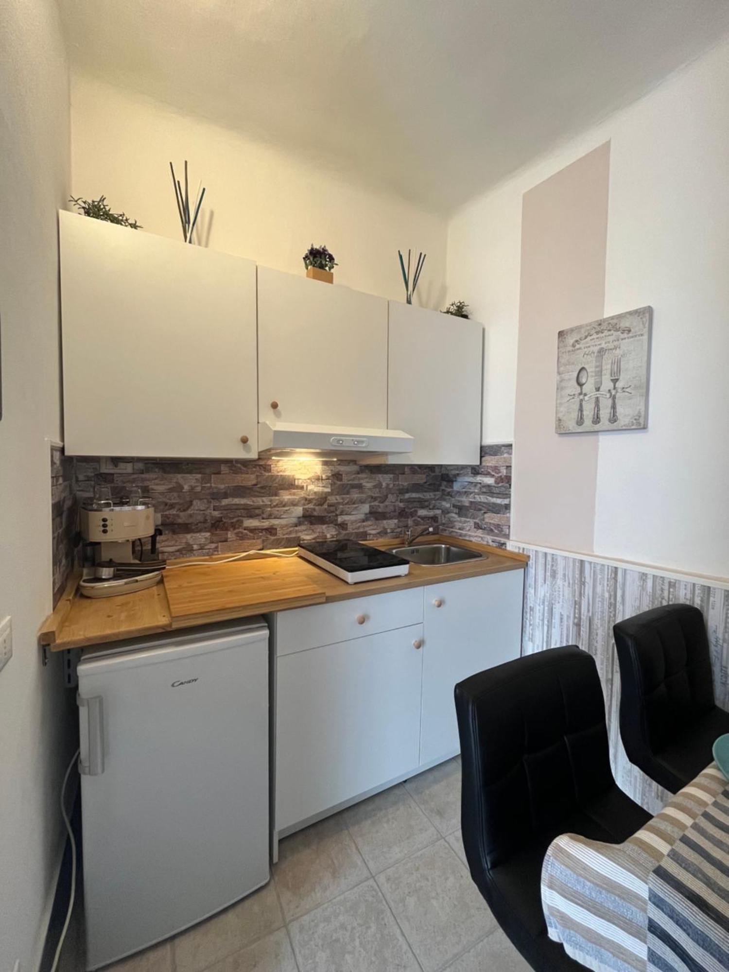 Apartament La Depandance A 7 Minuti Dal Mare Carrara Zewnętrze zdjęcie